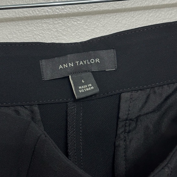 Ann Taylor Wide Leg Crop Pants in Crepe in Black - Size 6 - Picture 4 of 7